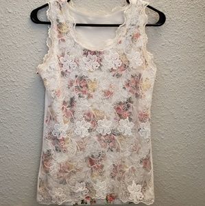 Very cute floral tank top 🌺